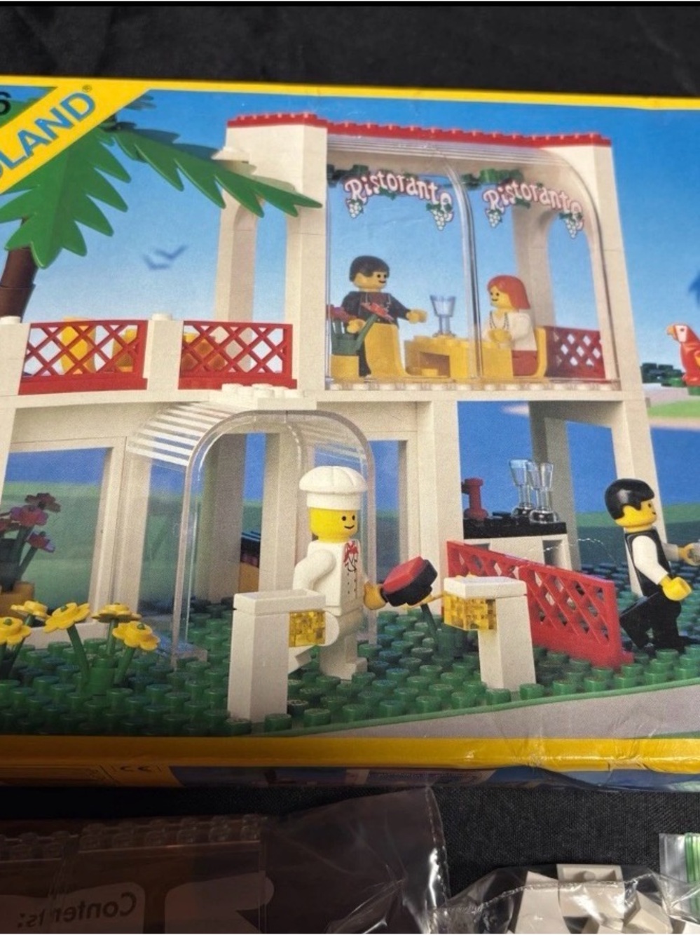 Vintage LEGO Set 6376 Town Breezeway Café 100% Complete With Box & Instructions - Picture 2 of 10